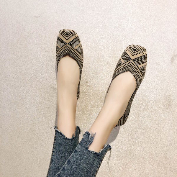 The Manufacturer Directly Supplies Knitted Soft Soled Bean Shoes, Fly Woven Woven Shoes, Female Flat Bottomed Spring Breathable Shallow Cut Single Princess Shoes