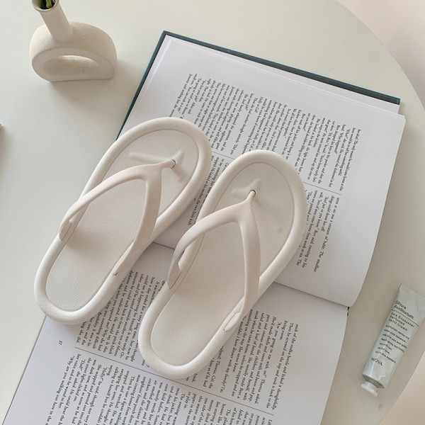 New Type Herringbone Slippers Women's Xia Ins Fashion Outwear Clamping Feet Net Red Beach Flat Bottom Sandals Women's Shoes