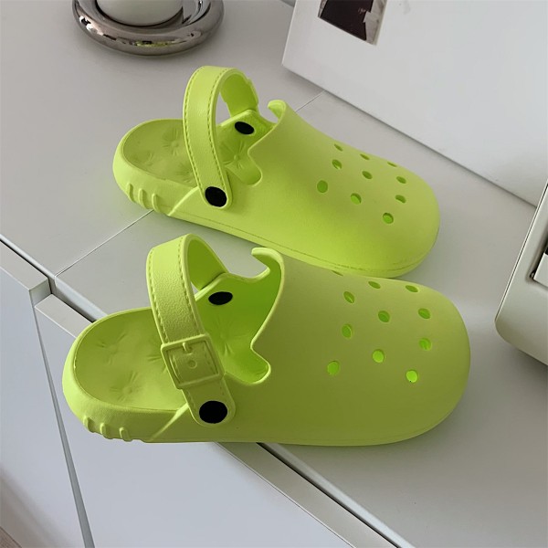 Summer Outwear By The Seaside Fashion Ins Personalized Street Style EVA Step On Shit Soft Thick Sole Beach Hole Shoes Female