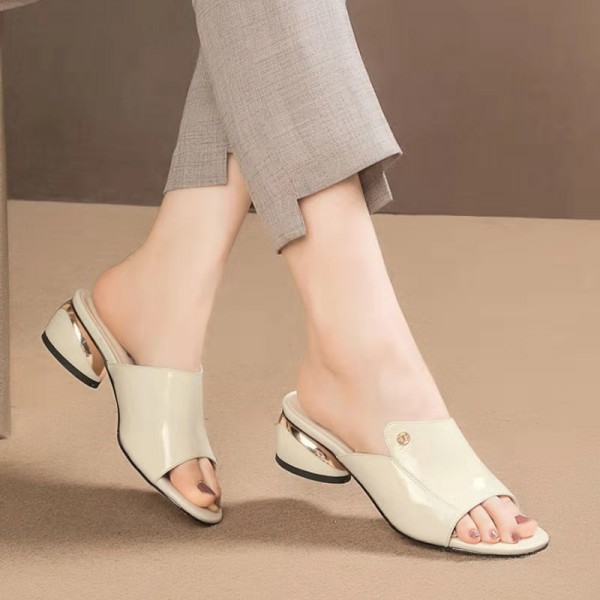 2021 Summer New Metal One Line Women's Temperament Casual Fashion Casual Wear Trend Lazy Half Slippers Large